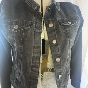 BBJ Los Angeles Women's Distressed Cropped Black Jean Jacket Size Small